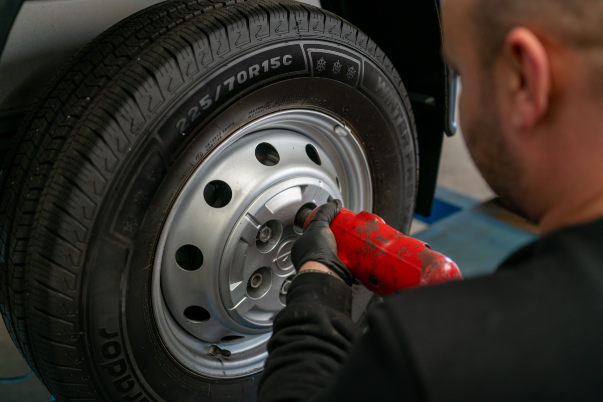 Bandenwissel in de werkplaats